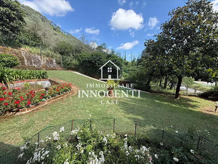 Immagine 7 di Villa in vendita  a Massa