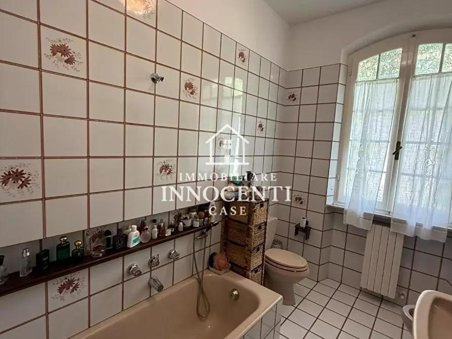 Immagine 35 di Villa in vendita  a Massa
