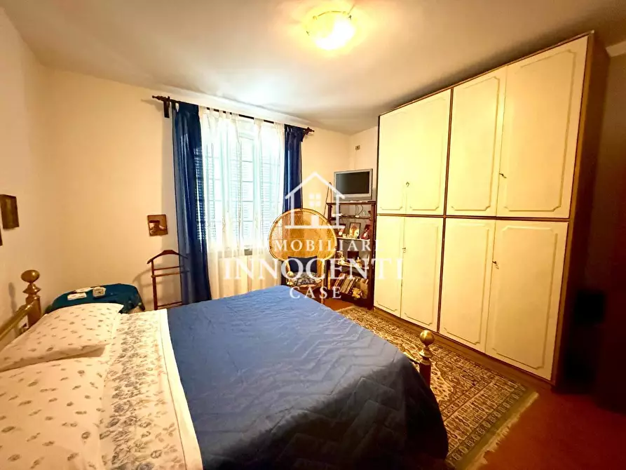 Immagine 33 di Villa in vendita  a Massa