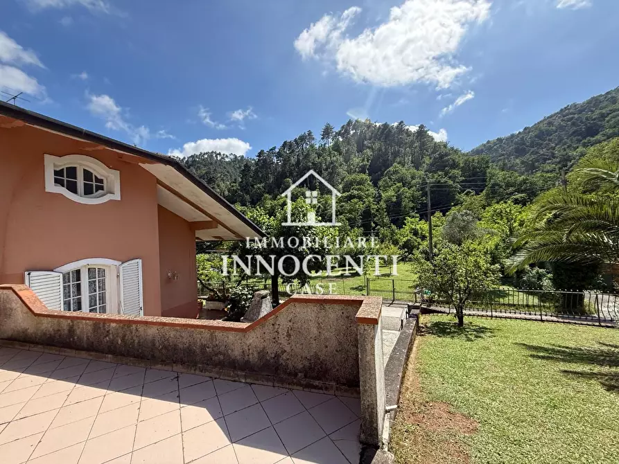 Immagine 15 di Villa in vendita  a Massa