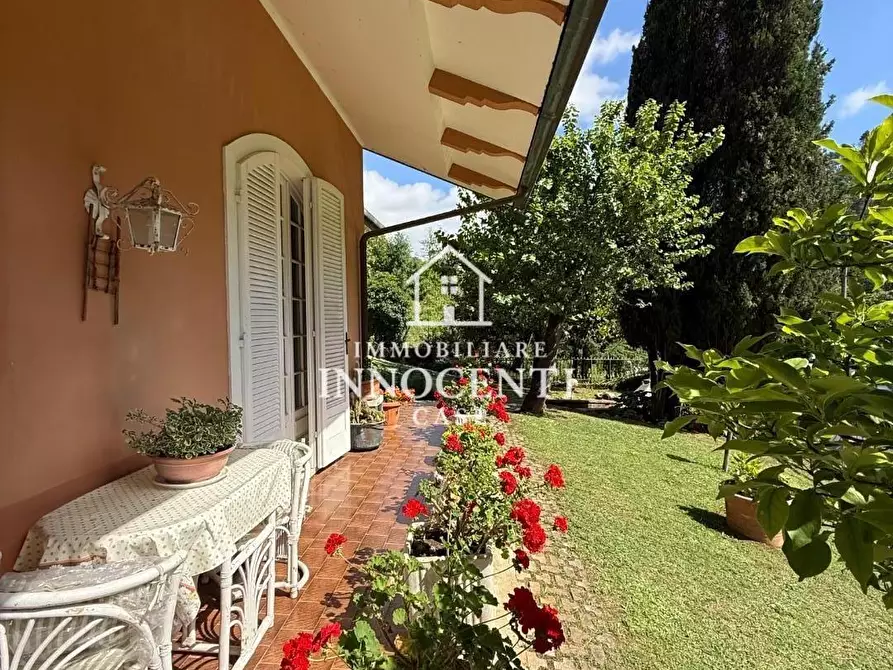 Immagine 17 di Villa in vendita  a Massa