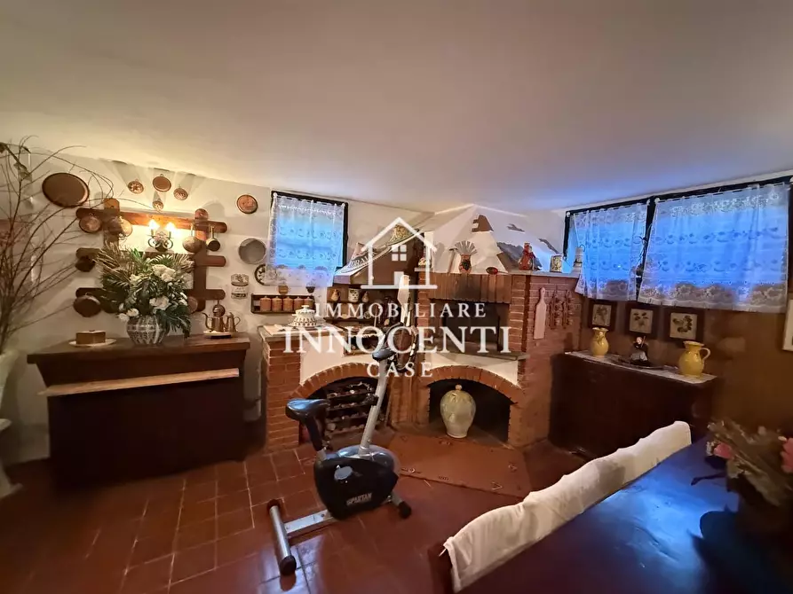 Immagine 28 di Villa in vendita  a Massa