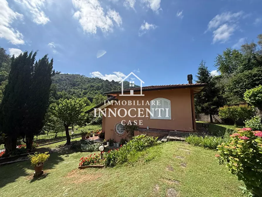 Immagine 10 di Villa in vendita  a Massa