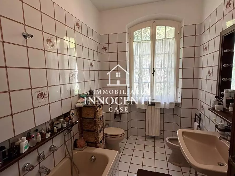 Immagine 34 di Villa in vendita  a Massa
