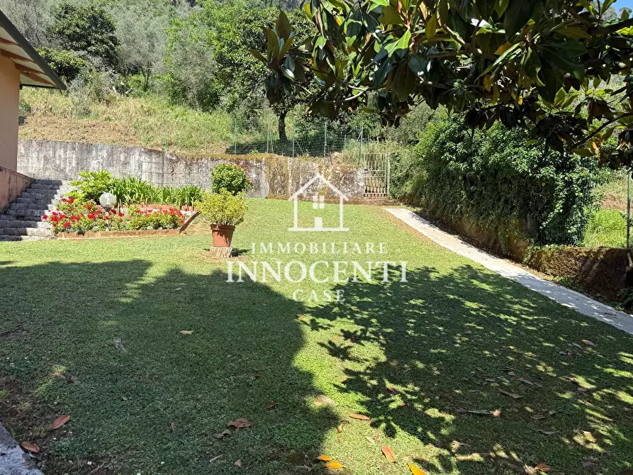 Immagine 3 di Villa in vendita  a Massa