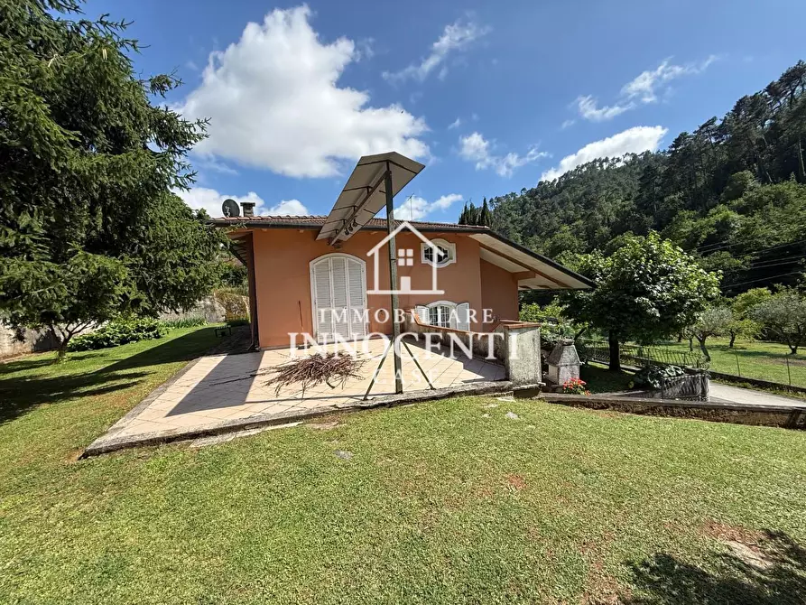 Immagine 14 di Villa in vendita  a Massa