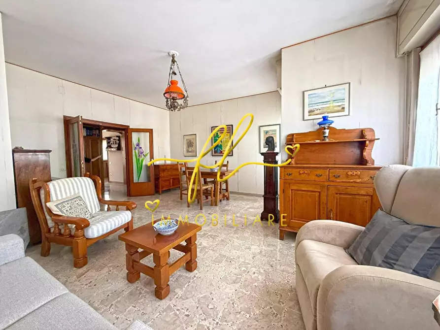Immagine 1 di Appartamento in vendita  a Cecina