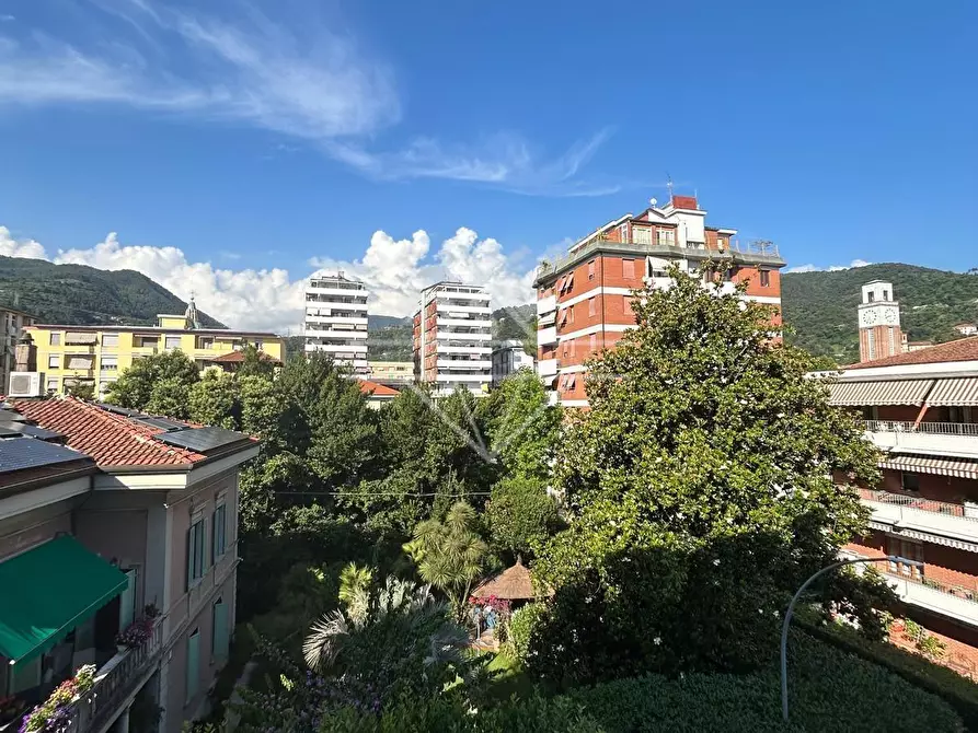 Immagine 11 di Appartamento in vendita  a Massa