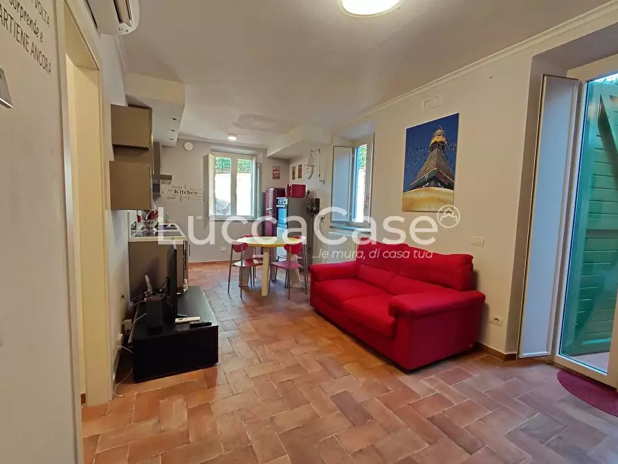 Immagine 7 di Appartamento in vendita  a Lucca