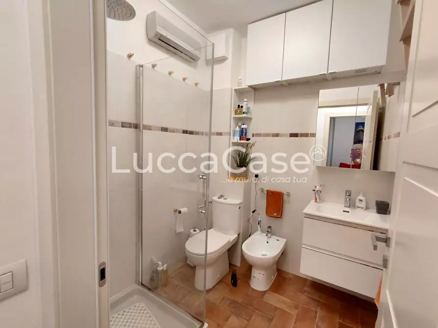Immagine 14 di Appartamento in vendita  a Lucca