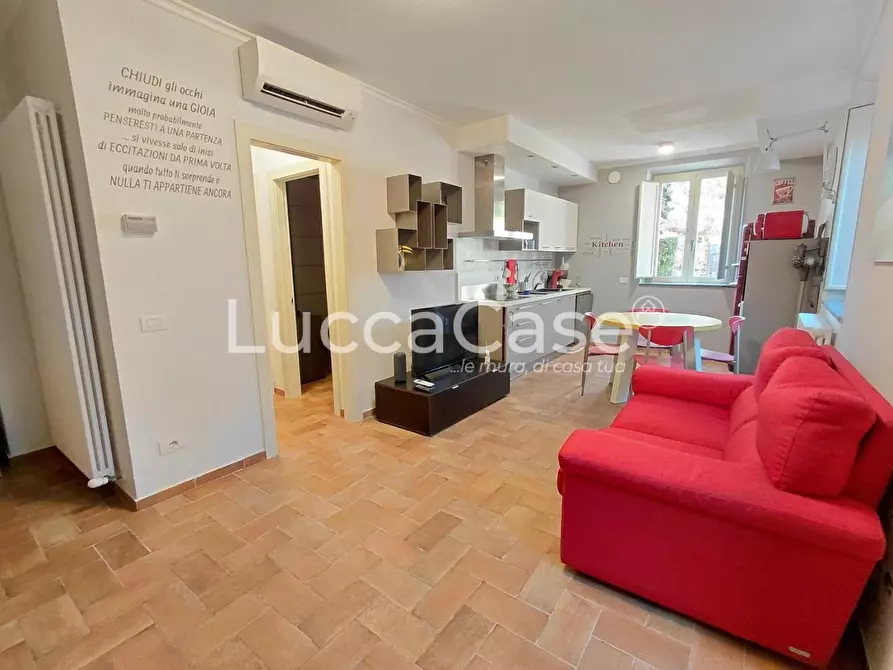 Immagine 4 di Appartamento in vendita  a Lucca