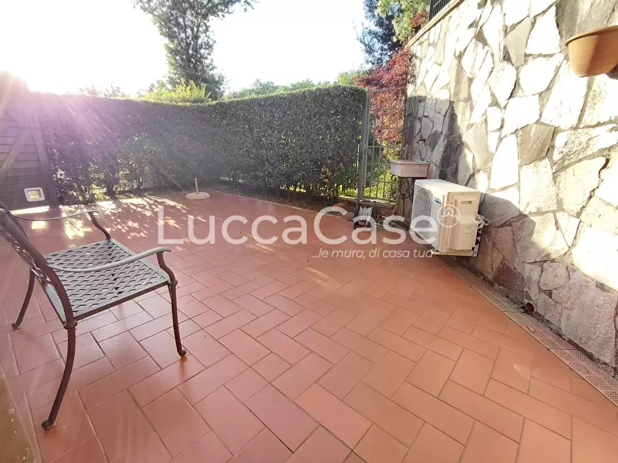 Immagine 15 di Appartamento in vendita  a Lucca