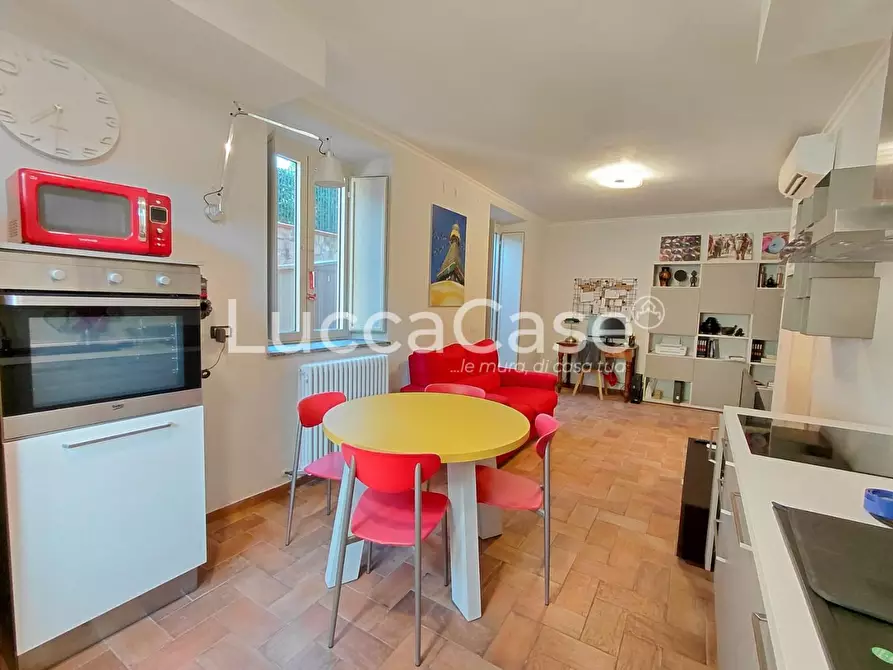 Immagine 3 di Appartamento in vendita  a Lucca