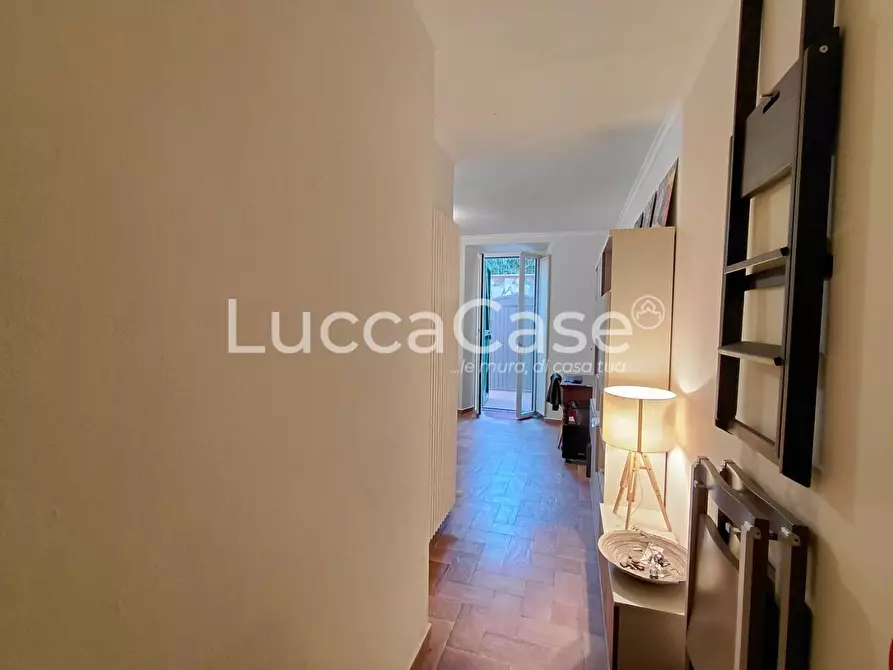 Immagine 5 di Appartamento in vendita  a Lucca
