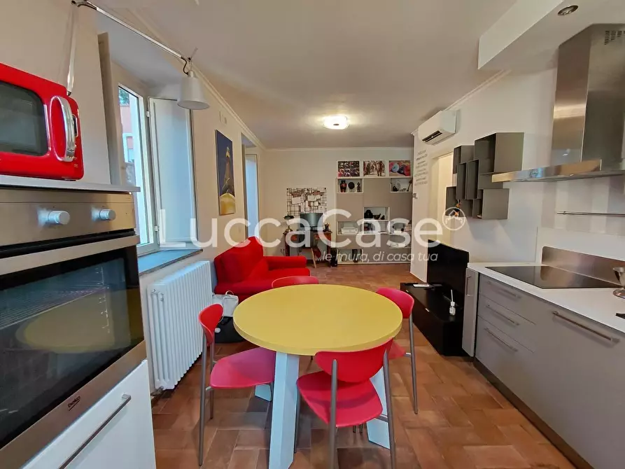 Immagine 1 di Appartamento in vendita  a Lucca
