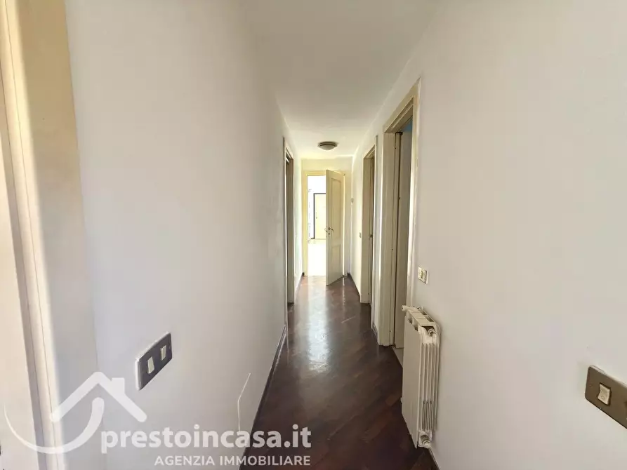 Immagine 22 di Appartamento in vendita  a Viareggio