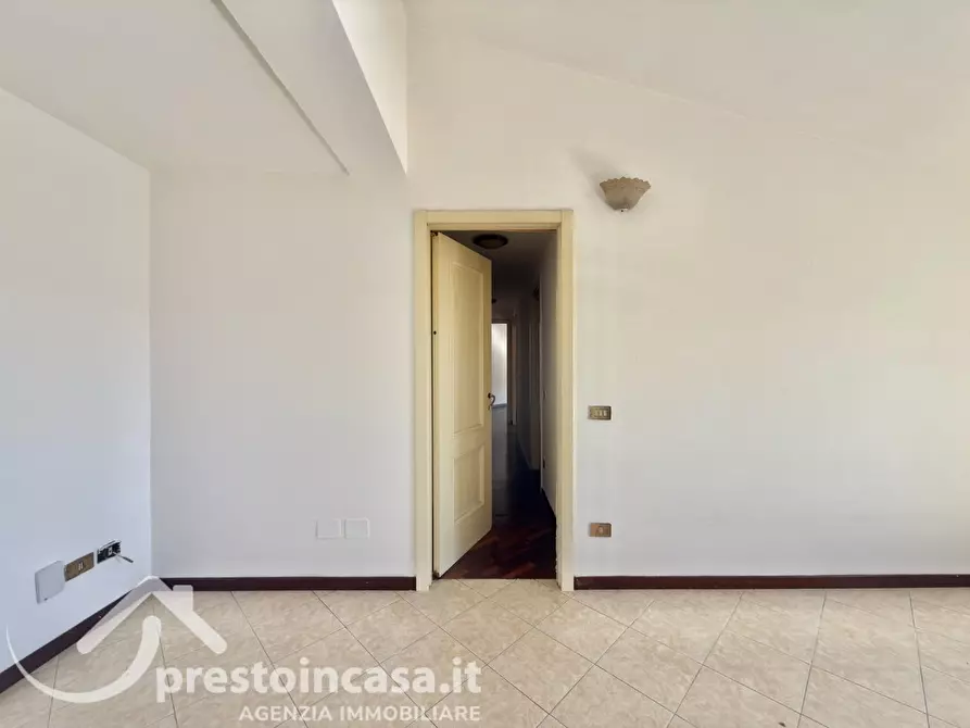 Immagine 10 di Appartamento in vendita  a Viareggio