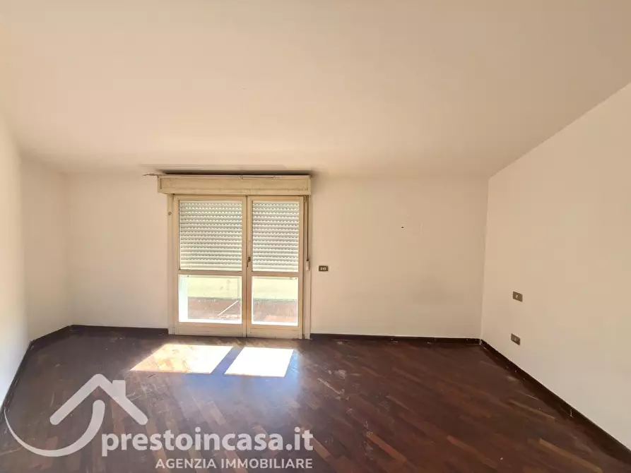 Immagine 11 di Appartamento in vendita  a Viareggio