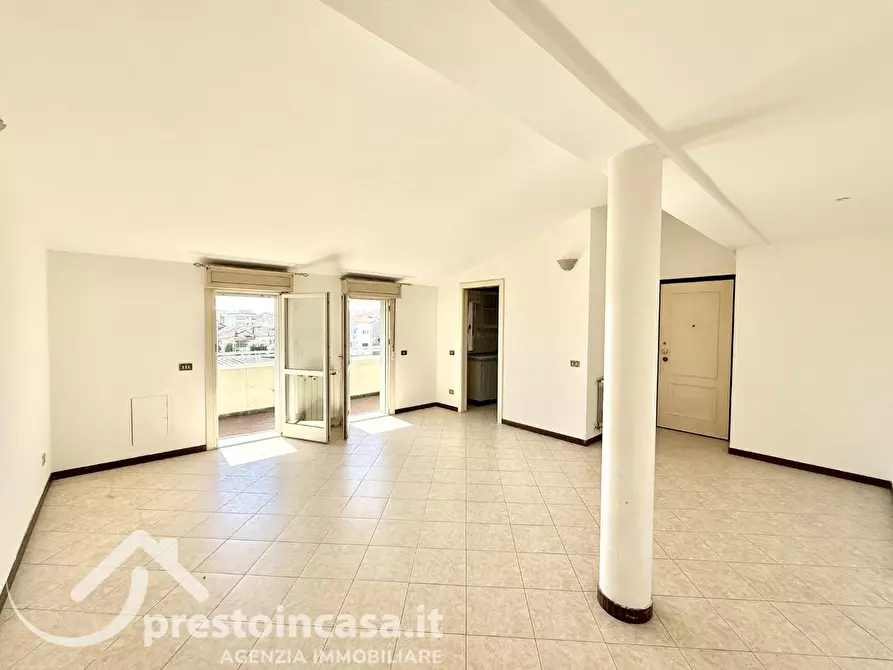 Immagine 4 di Appartamento in vendita  a Viareggio