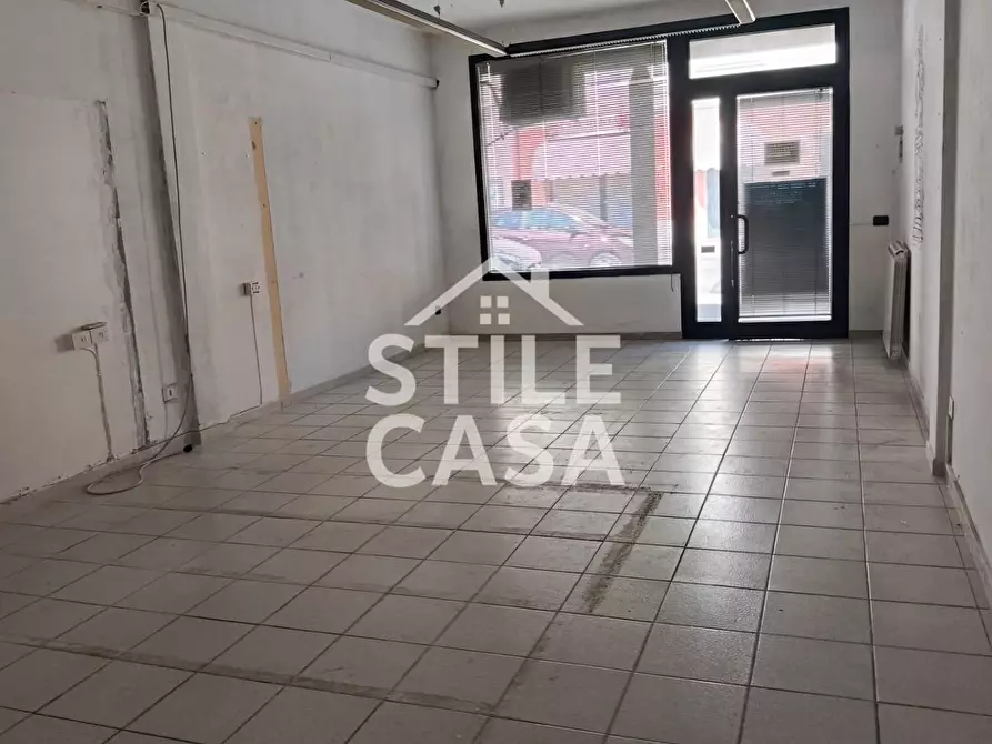 Immagine 1 di Locale commerciale in affitto  a Santa Croce Sull'arno