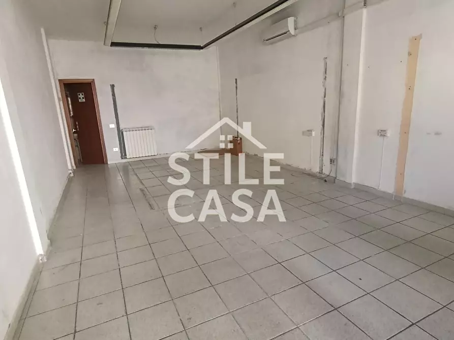 Immagine 2 di Locale commerciale in affitto  a Santa Croce Sull'arno
