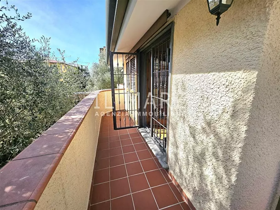 Immagine 7 di Villa in vendita  a Massa