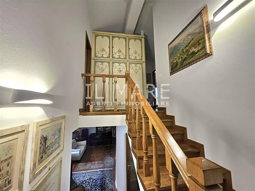 Immagine 6 di Villa in vendita  a Massa