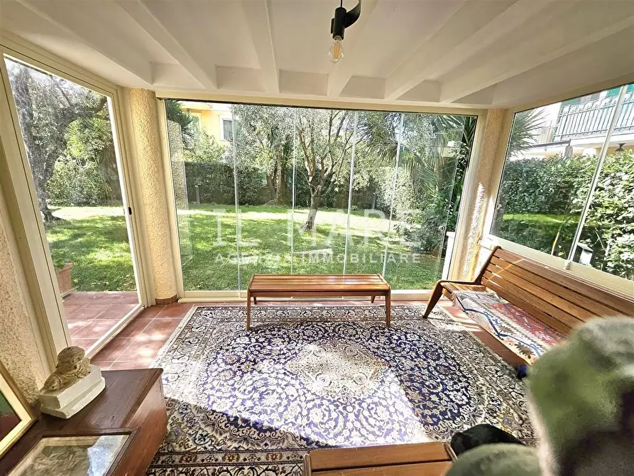 Immagine 3 di Villa in vendita  a Massa