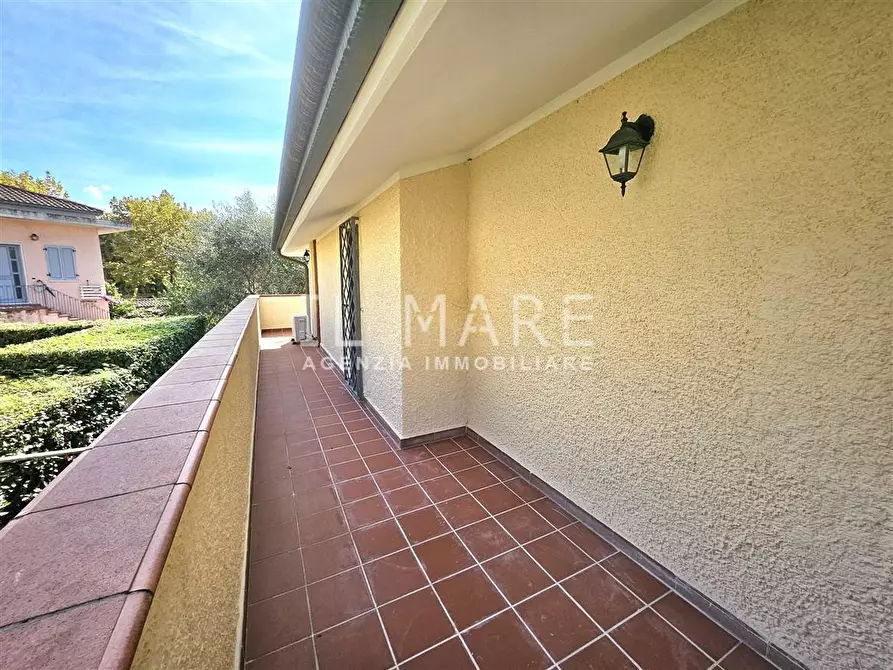 Immagine 8 di Villa in vendita  a Massa