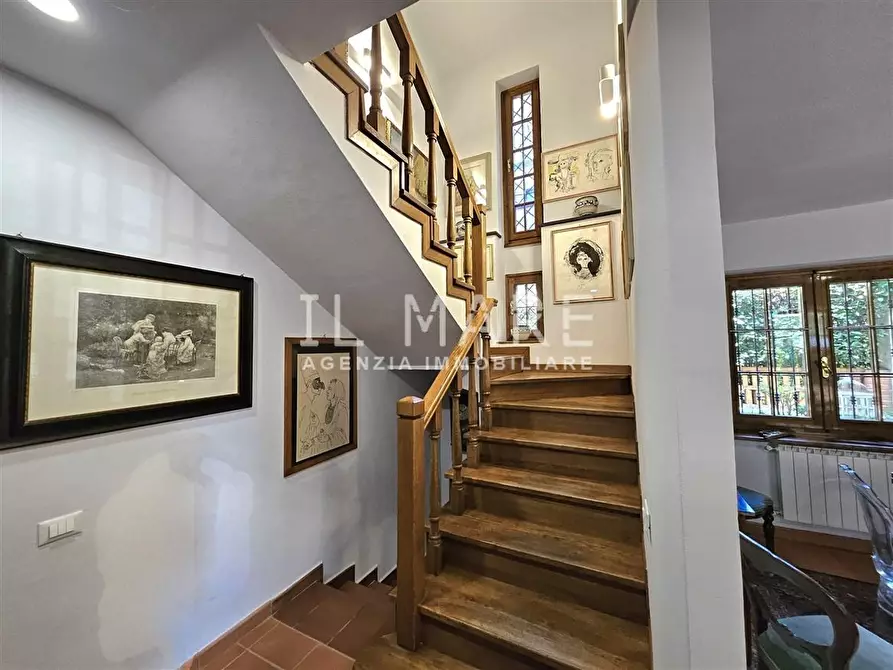 Immagine 5 di Villa in vendita  a Massa