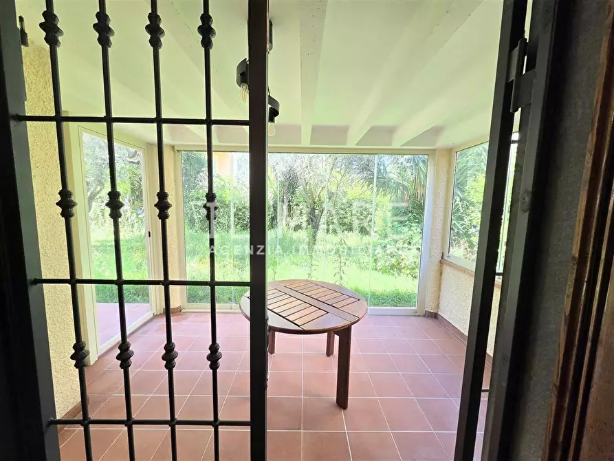Immagine 17 di Villa in vendita  a Massa