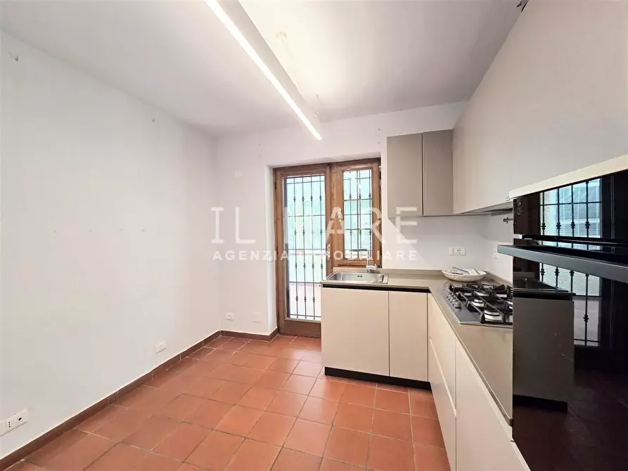 Immagine 21 di Villa in vendita  a Massa