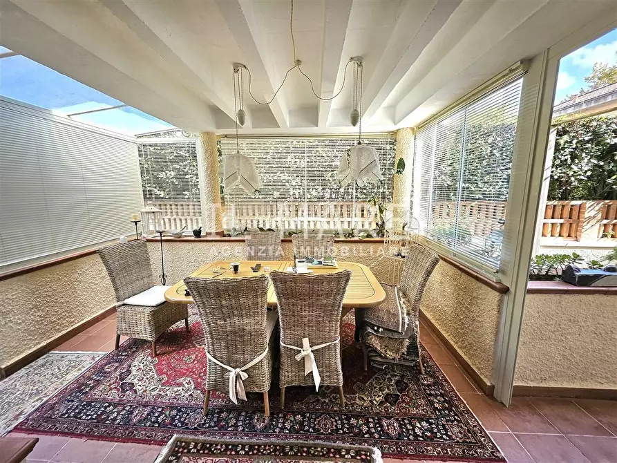 Immagine 4 di Villa in vendita  a Massa