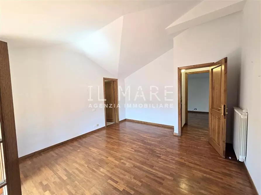 Immagine 36 di Villa in vendita  a Massa