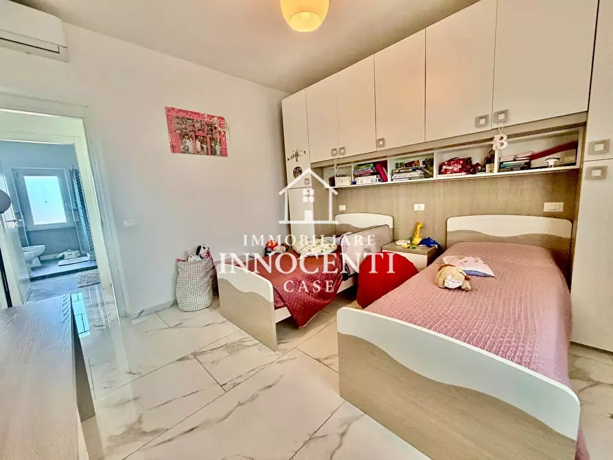 Immagine 27 di Casa bifamiliare in vendita  a Massa
