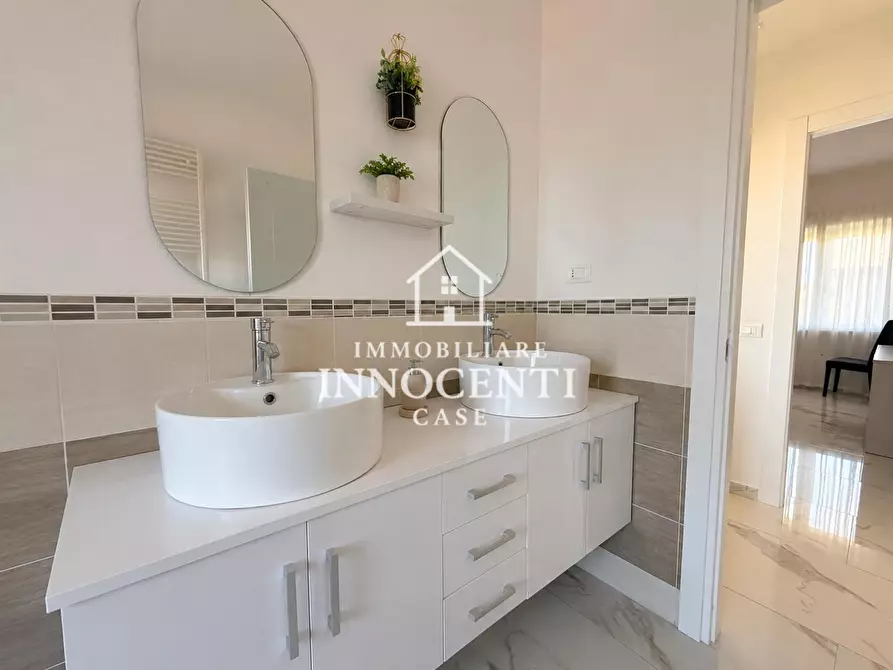 Immagine 30 di Casa bifamiliare in vendita  a Massa
