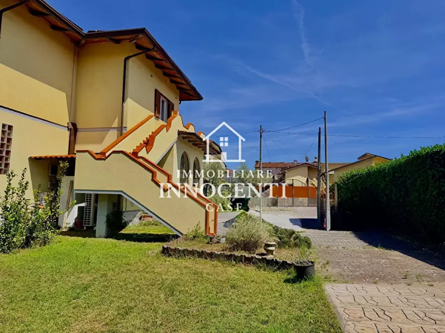 Immagine 1 di Casa bifamiliare in vendita  a Massa