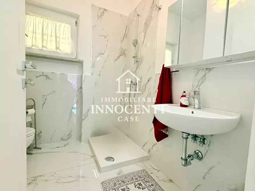 Immagine 20 di Casa bifamiliare in vendita  a Massa