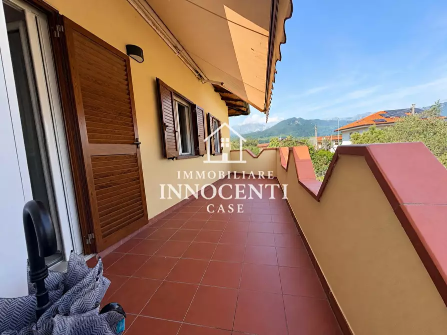 Immagine 2 di Casa bifamiliare in vendita  a Massa