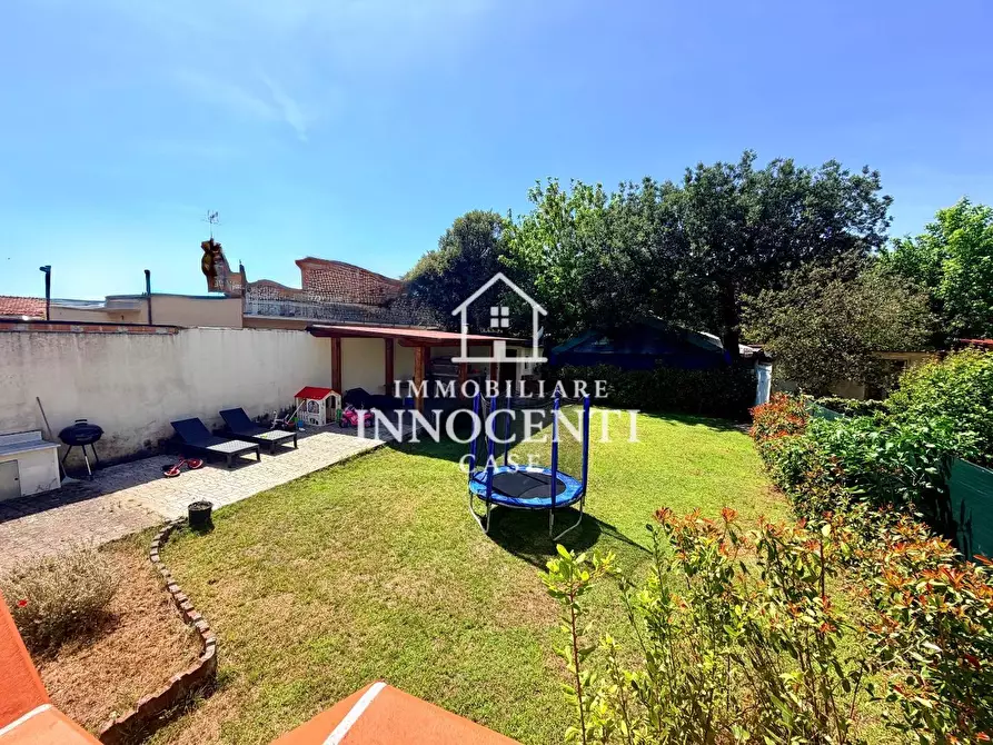 Immagine 31 di Casa bifamiliare in vendita  a Massa
