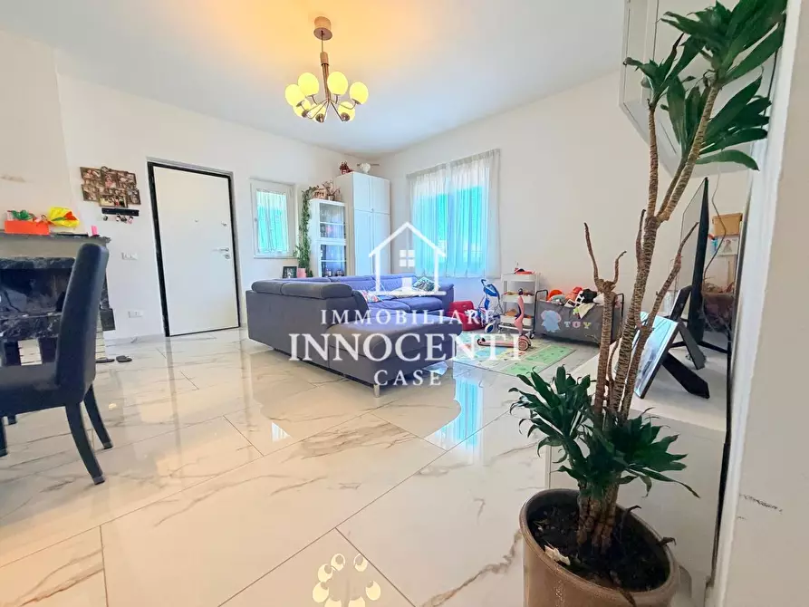 Immagine 3 di Casa bifamiliare in vendita  a Massa