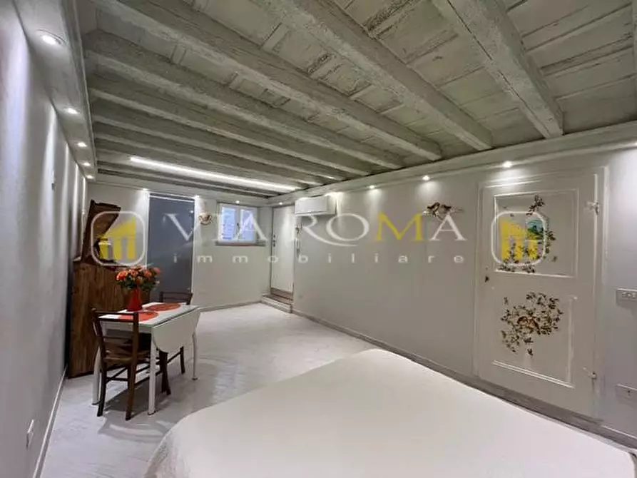 Immagine 3 di Appartamento in vendita  a Lucca