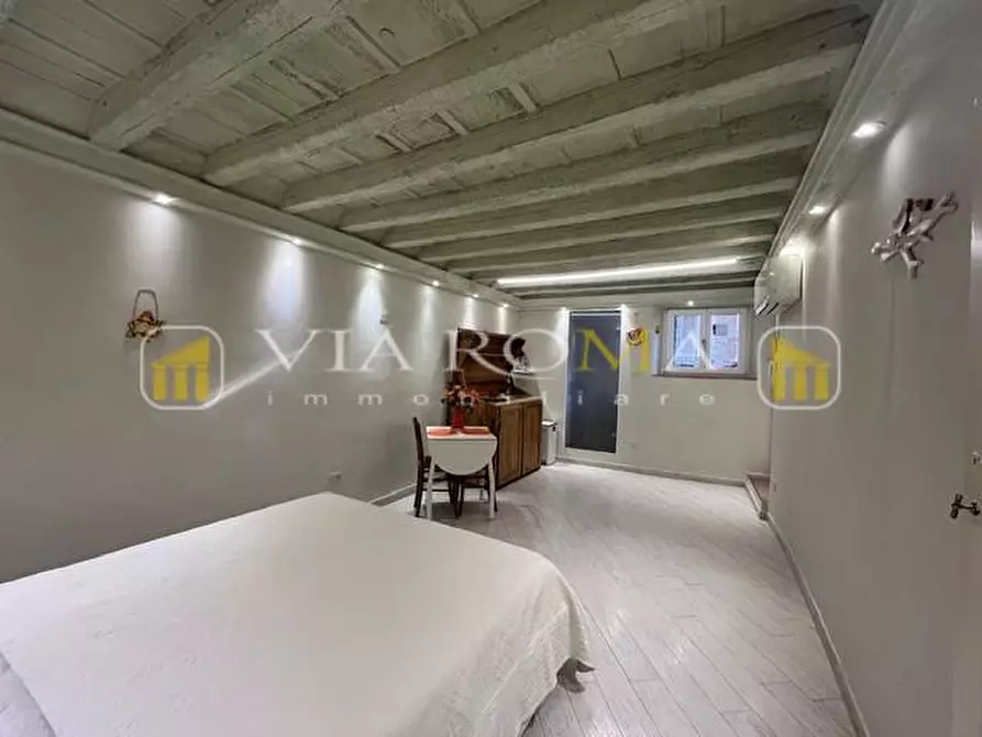 Immagine 2 di Appartamento in vendita  a Lucca
