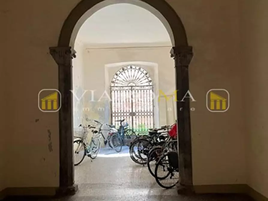 Immagine 10 di Appartamento in vendita  a Lucca