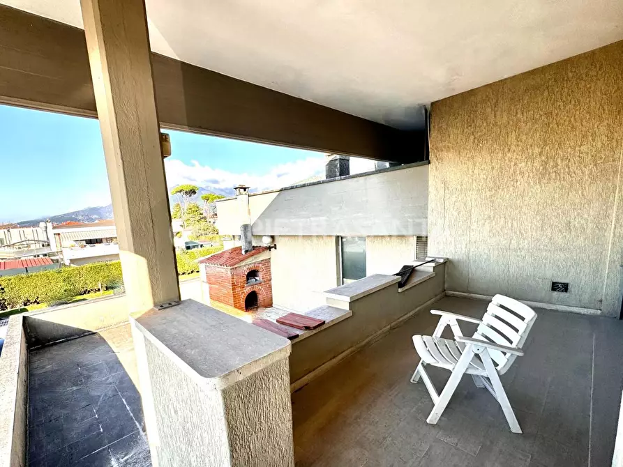 Immagine 12 di Appartamento in vendita  a Pietrasanta