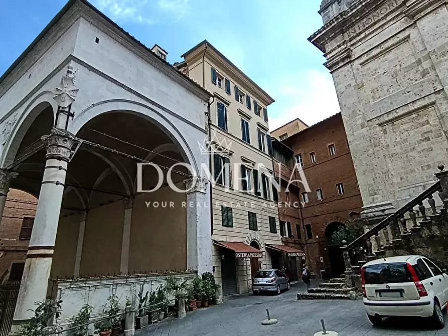 Immagine 13 di Appartamento in vendita  a Siena