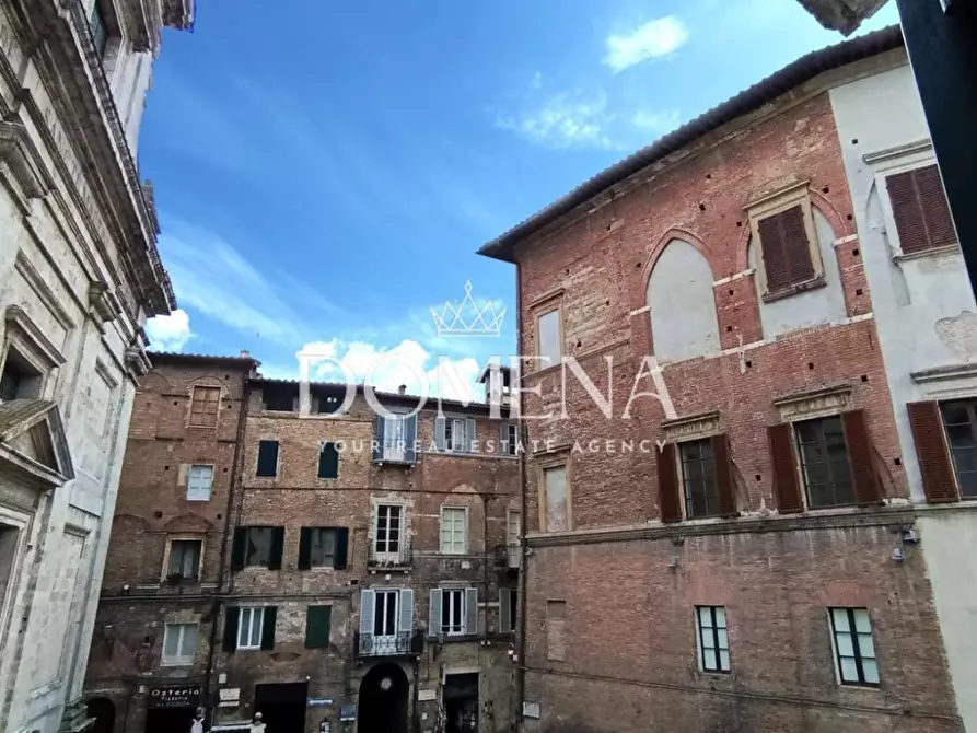 Immagine 9 di Appartamento in vendita  a Siena