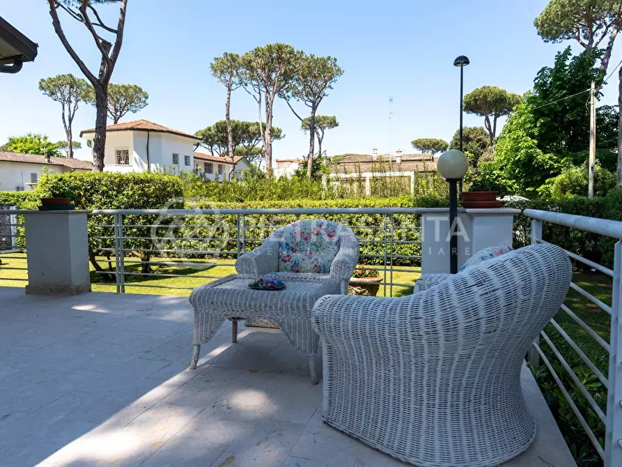 Immagine 63 di Villa in vendita  a Camaiore