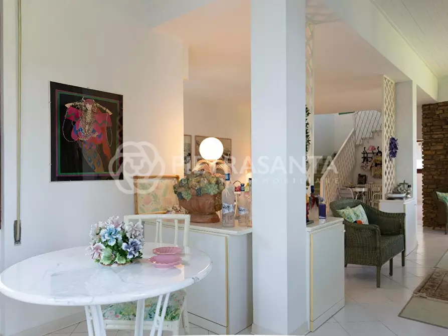 Immagine 44 di Villa in vendita  a Camaiore
