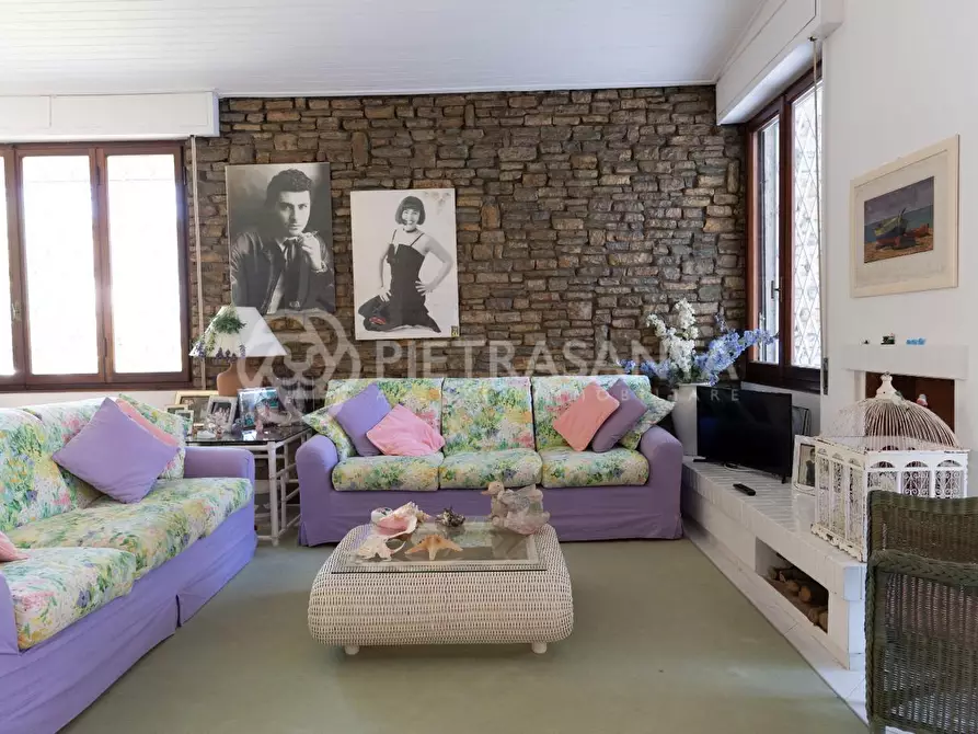 Immagine 40 di Villa in vendita  a Camaiore